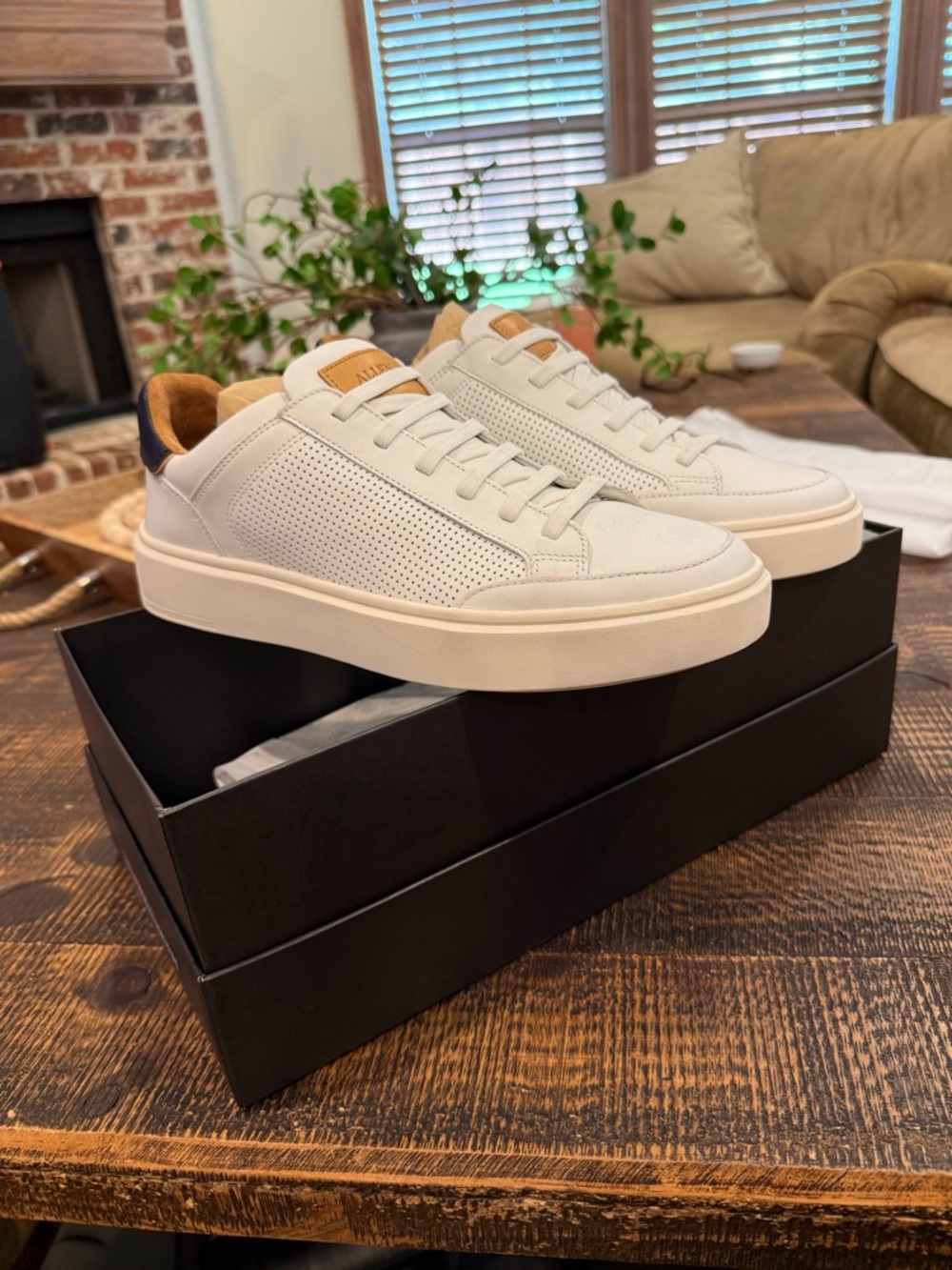 Allen Edmonds Oliver Mens White Leather Low-Top Sneakers BRAND NEW